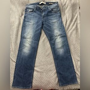 Men’s Guess Los Angeles 1981 regular straight jeans.